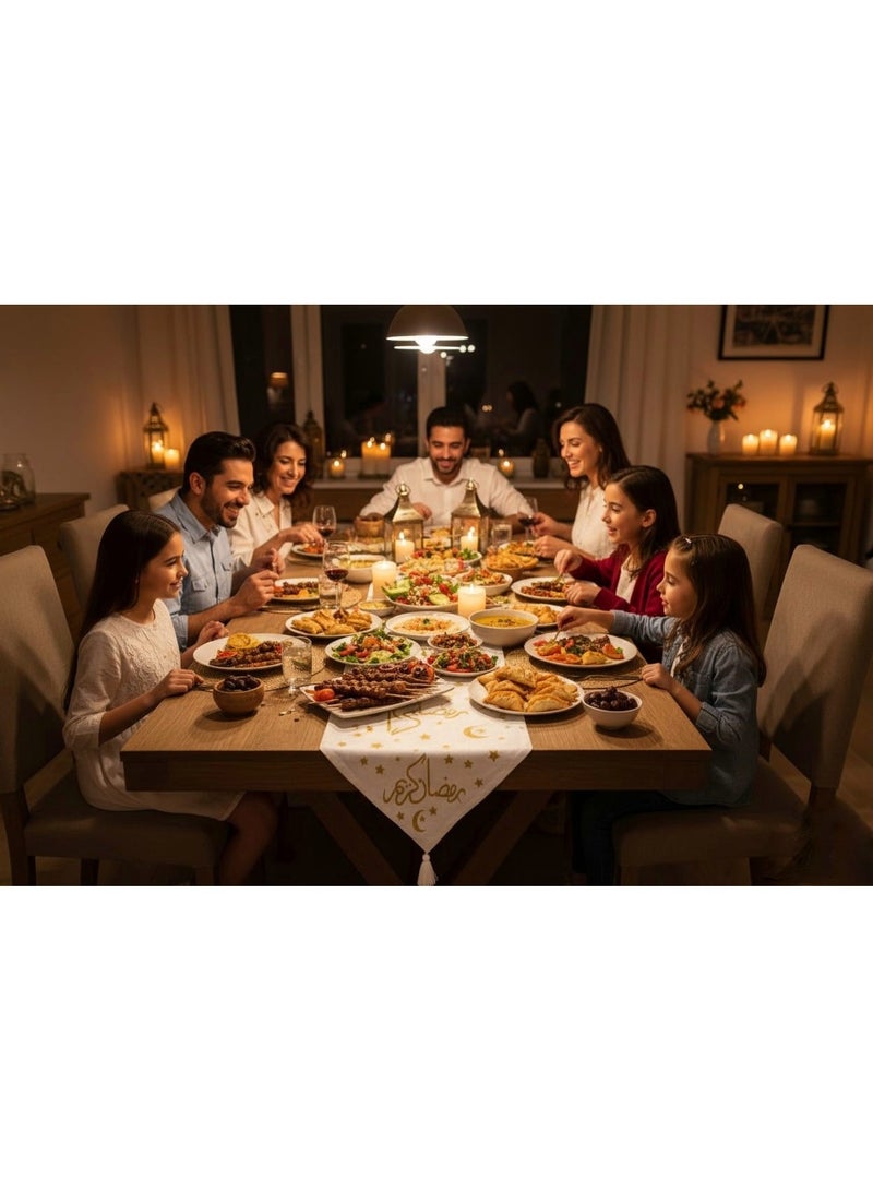 طقم مفرش طاولة رمضاني من الكتان مع وسادتين مزخرفتين مطرزتين بالذهب، مناسب لغرفة المعيشة، طاولة الكنبة، وحدة التحكم. ديكور منزلي بسيط ودافئ، مناسب للموسم. مقاس المفرش 150 × 45 سم، ومقاس الوسائد 45 × 45 سم. - Image 4